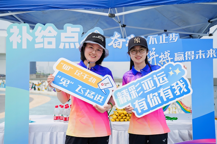 中轉站合影5.jpg